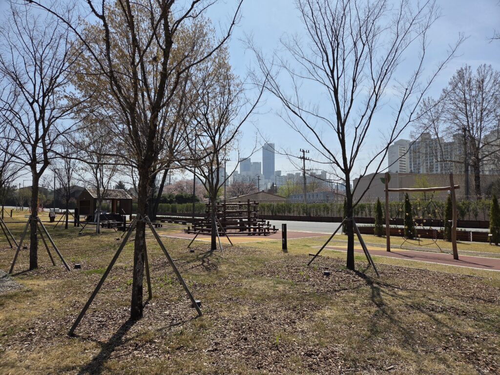 용산 어린이정원 놀이터 풍경